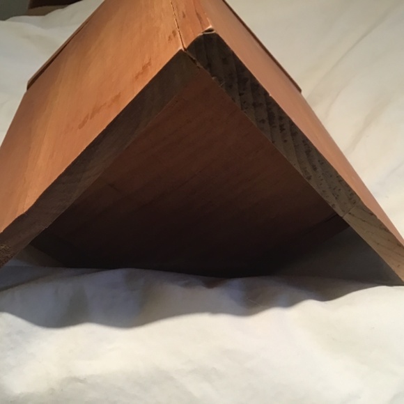 HANDMADE FUNCTIONAL WOOD BIRD HOUSE FOR OUTDOORS - Picture 4 of 5